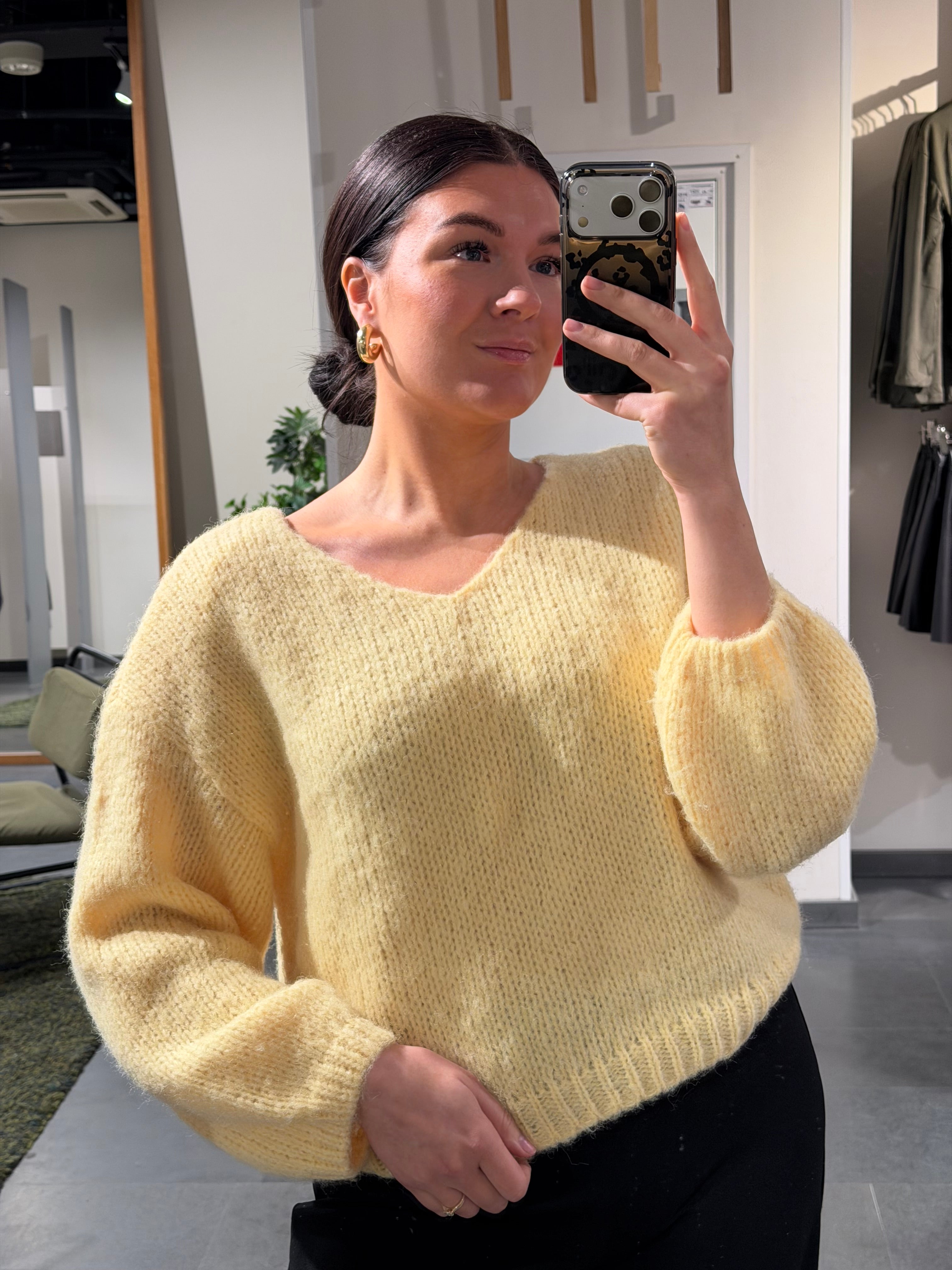 VMMAYBE Pullover - Pale Banana