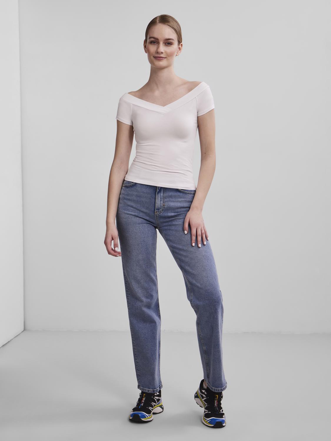 model_shot-front_full