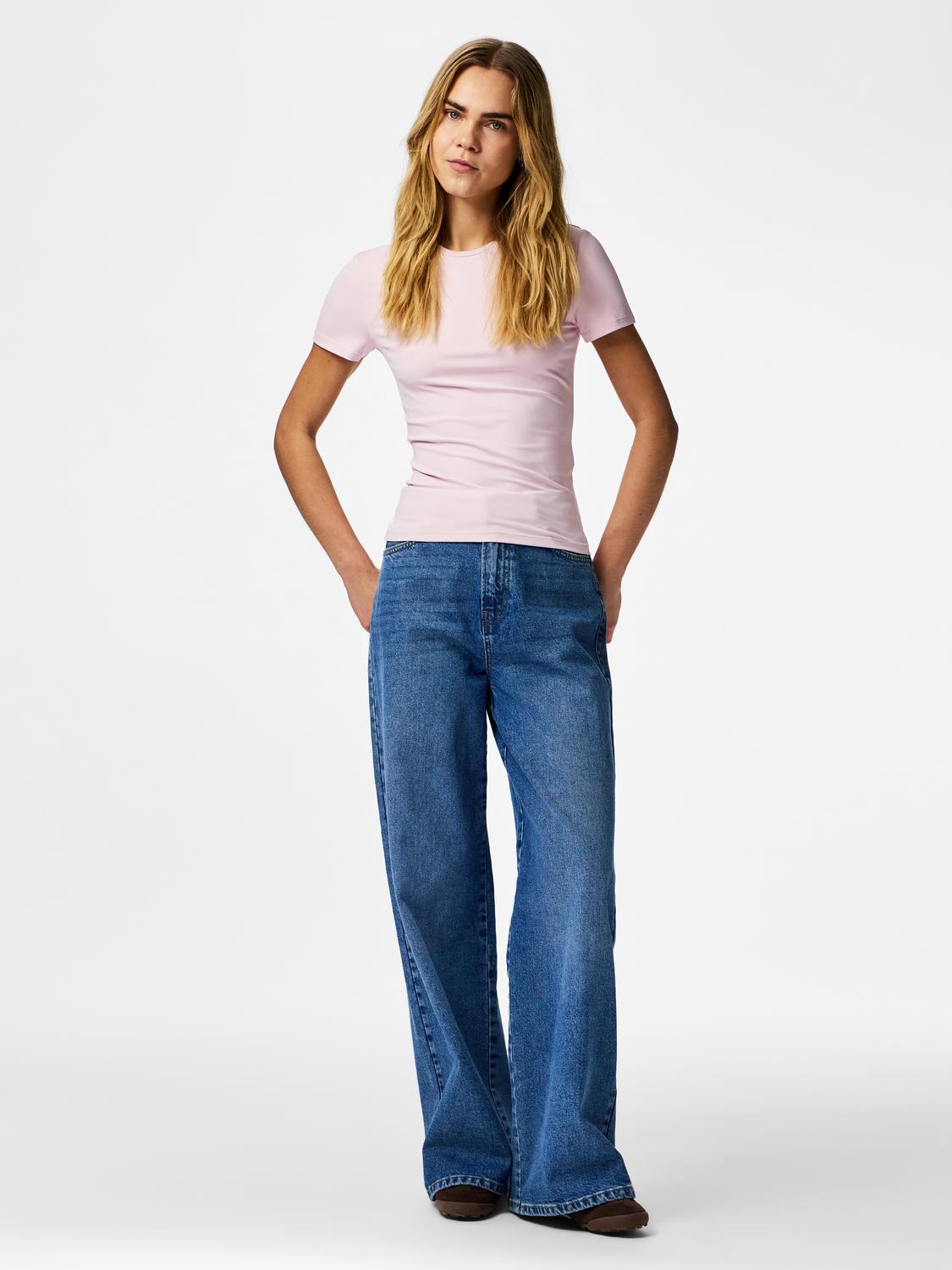 model_shot-front_full